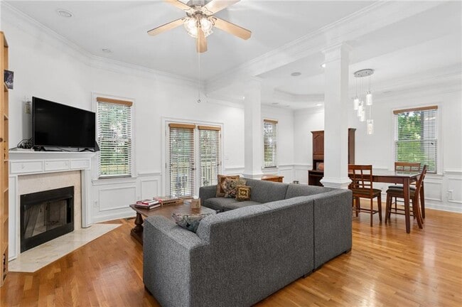Photo - 649 Peeples St SW