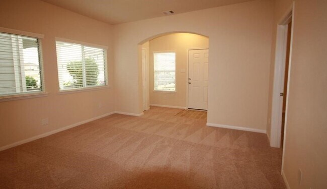 1718 Claremont Garden Cir