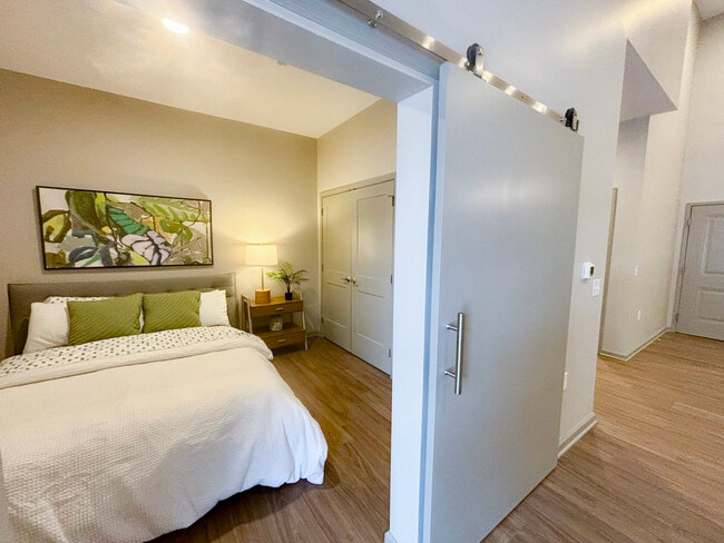 1BR, 1BA - 707SF - Bedroom