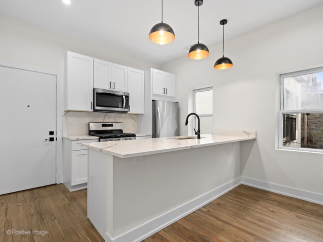 Photo - 2142 N Maplewood Ave Unit 2R