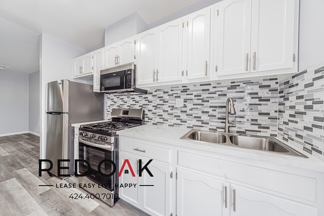 1032-1036 S Normandie Ave-1032-202