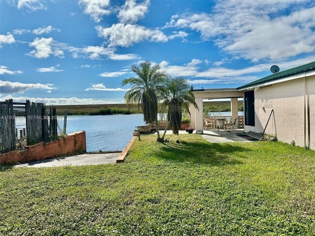 Photo - 6268 US-441 Unit back