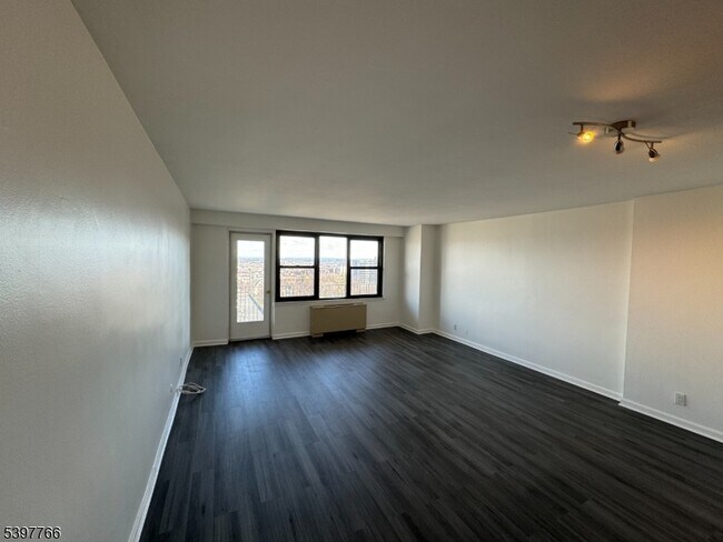 Photo - 285 Aycrigg Ave Unit 21D