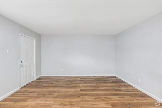 2BR, 1BA - 754SF - Living Room