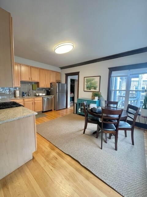 Photo - 4452 N Winchester Ave Unit 3