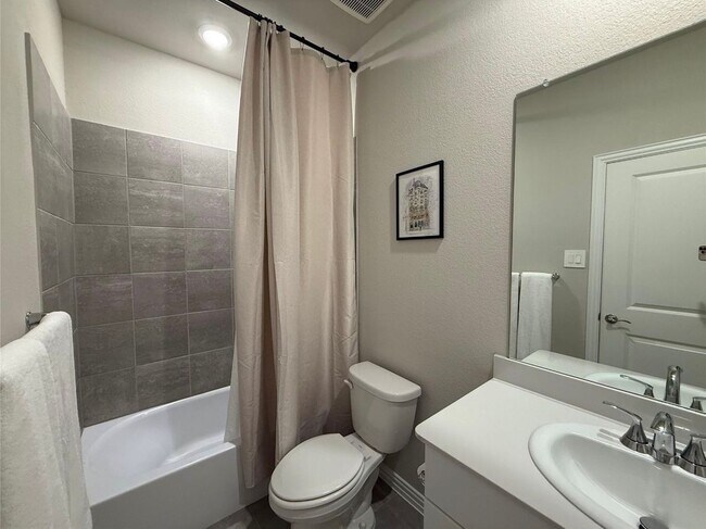Photo - 205 Greenbriar Dr
