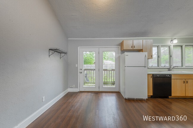 Photo - 2221 Belmont Ave