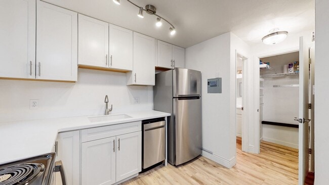 Building Photo - 1355 N Gaylord St Unit 2