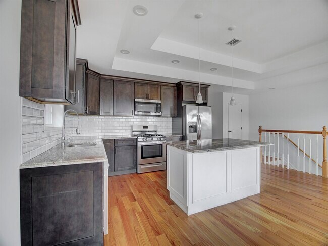 Photo - 8907 Grand Ave