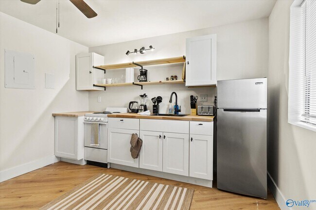 Building Photo - 3801 SW Triana Blvd Unit 1