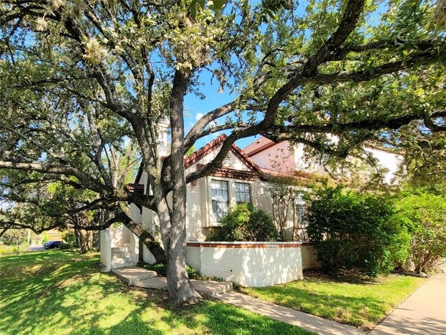 Building Photo - 4306 Bonnell Vista Cove Unit C-1