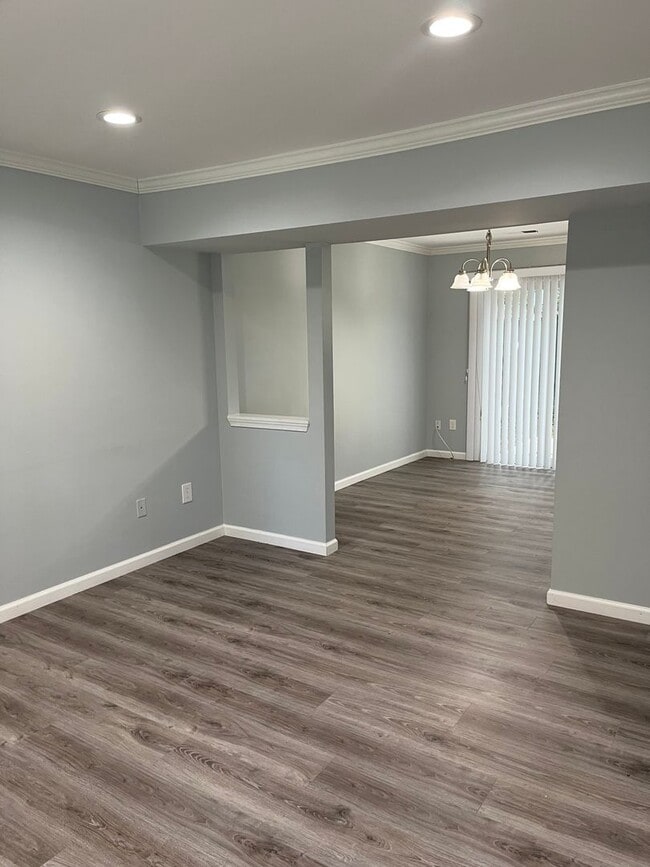 Photo - 2513 Robinson Pl