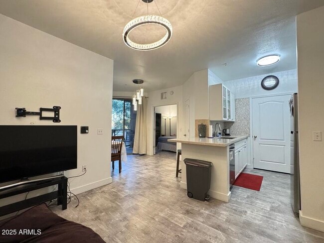 Photo - 1701 E Colter St Unidad 250