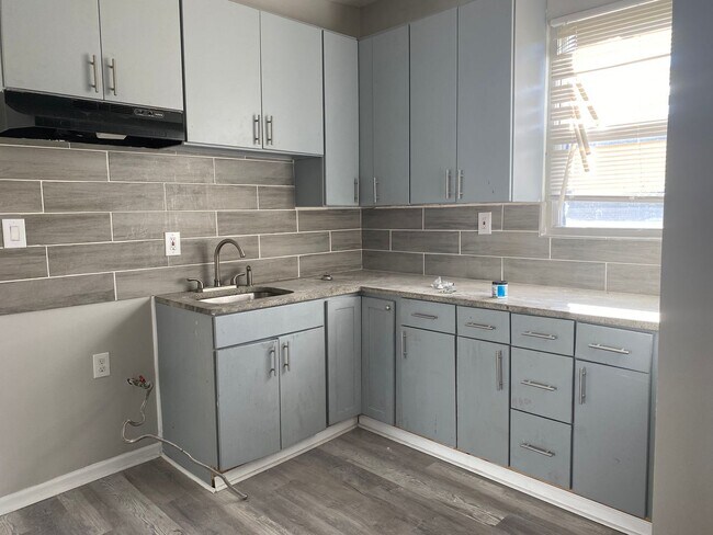 Building Photo - 7614 S Maryland Ave Unit 2