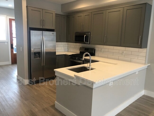 Building Photo - 4779 South Park Ave Unit 3
