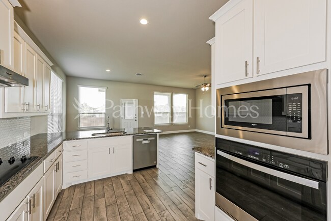 Photo - 838 Poppie Ln