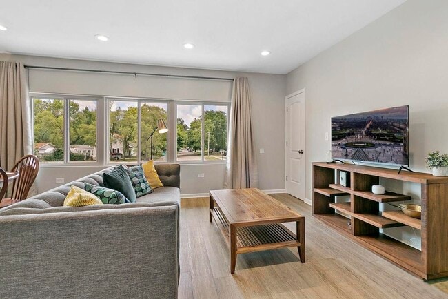 Photo - 931 W Glen Flora Ave