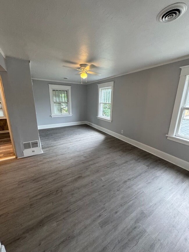 Building Photo - 319 Albert Ave Unit #2