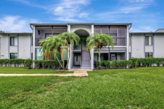 Building Photo - 1002 Green Pine Blvd Unit F2 Rental