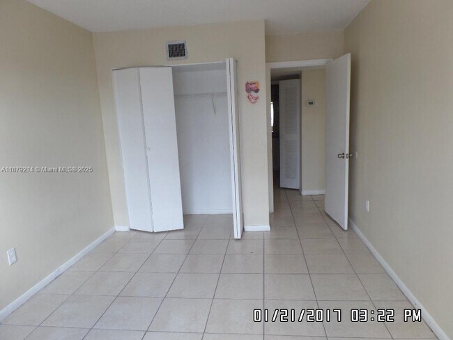 Photo - 3610 NW 21st St Unidad 410