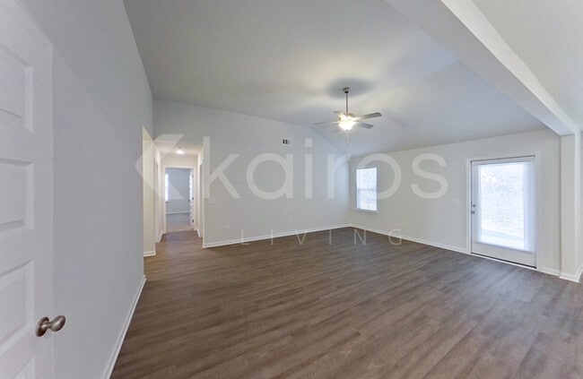 Photo - 132 Western Red Cedar Dr