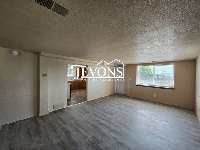 Photo - 4210 E Hillcrest Dr Unit B