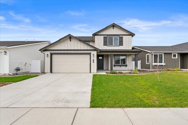 Building Photo - Spacious 4-Bedroom, 2.5 Bath, Two-Story Gem with a Fenced Yard!