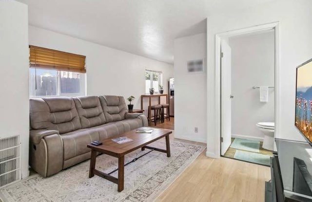 Photo - 874 Pine St