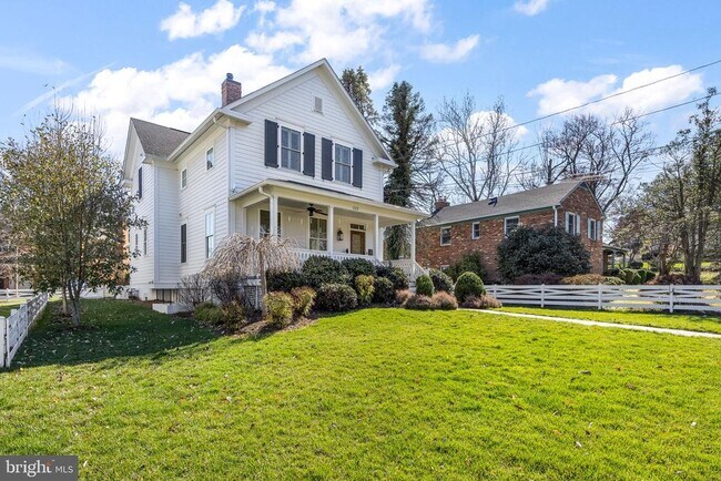 Photo - 323 S West St