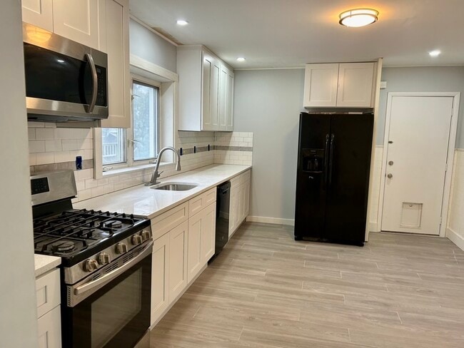 UPDATED APPLIANCES - 227 N 15th St Unit Apt 2