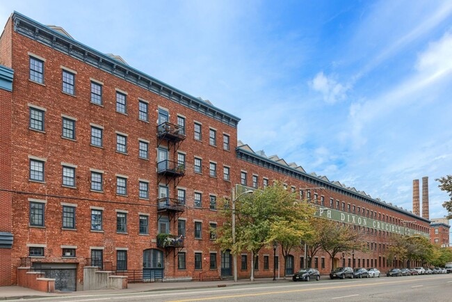 Building Photo - 227 Christopher Columbus Dr Unit 303B Rental