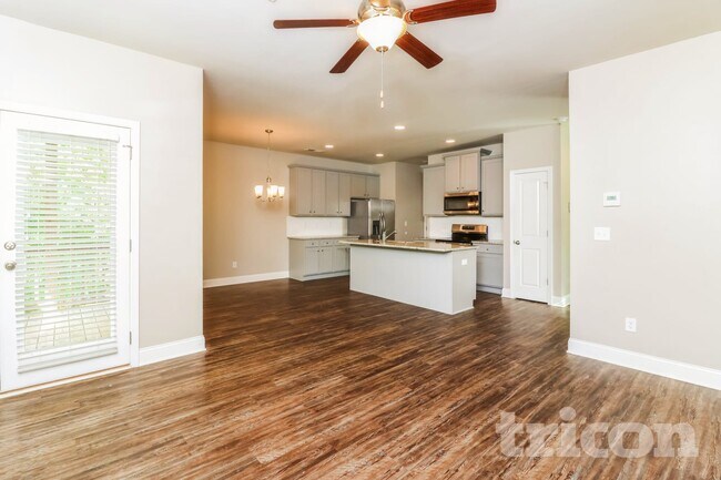 Photo - 673 Ireland Ln