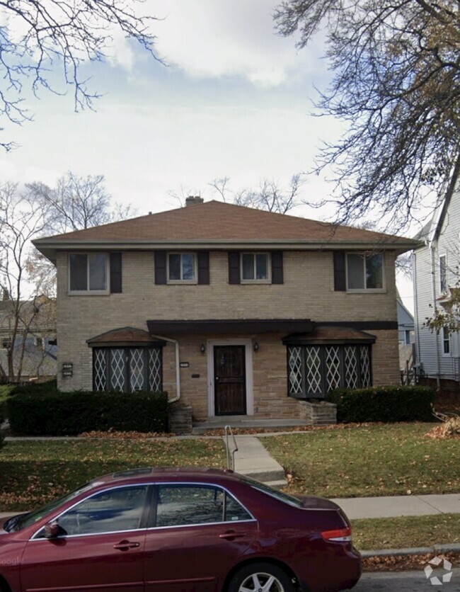 Building Photo - 2857 N Downer Ave Unit 2857 N Downer Avenue Rental