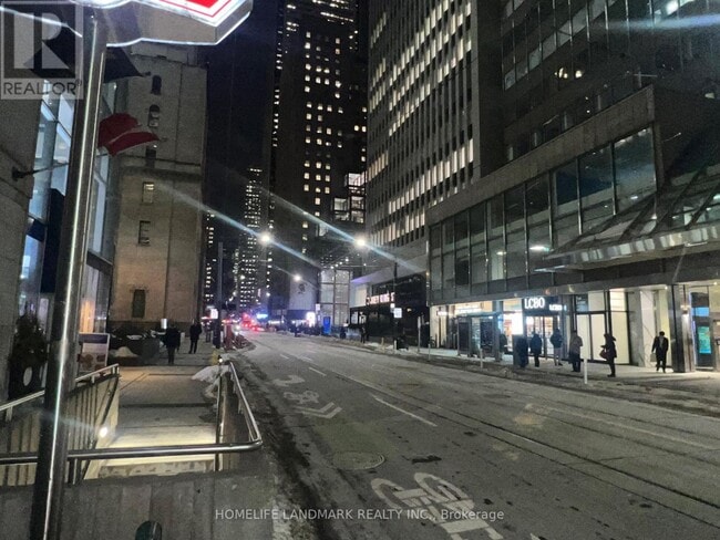 Photo - 1 King St W Unité 507