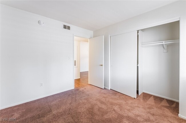 Building Photo - 950 Seven Hills Dr Unit 524
