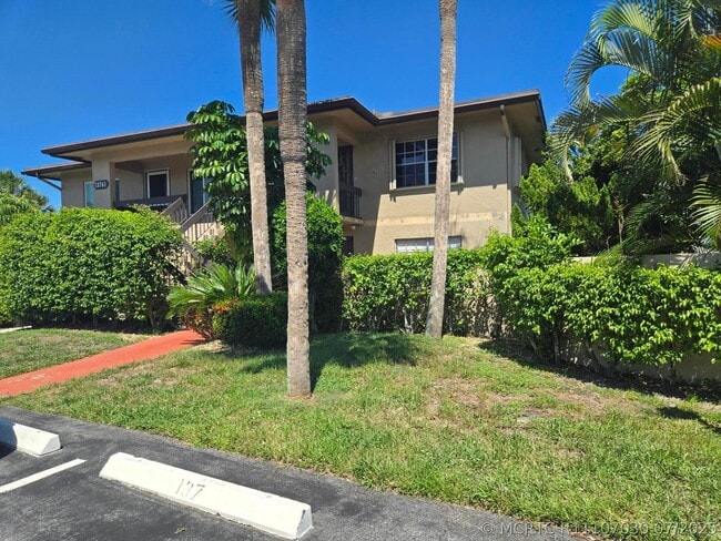 Building Photo - 13761 Via Aurora Unit D