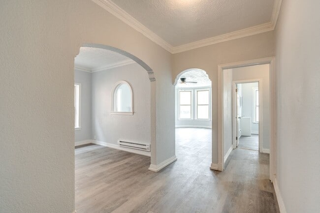 Building Photo - 2840 S Moreland Blvd Unit #1
