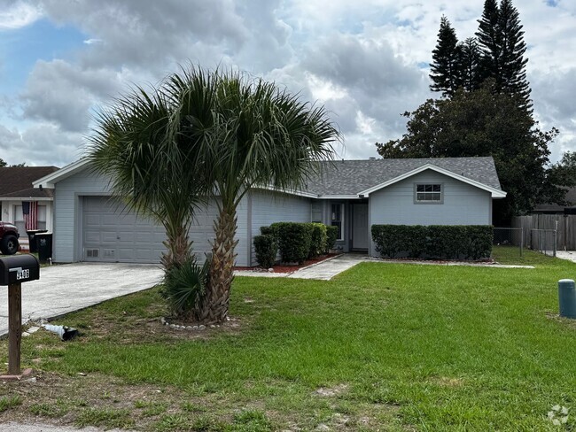 Building Photo - Updated & Spacious Home