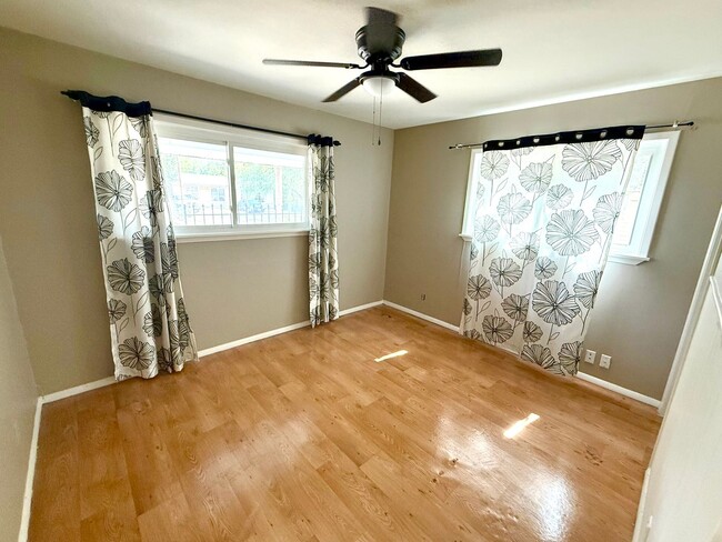 Photo - 1820 W Southcross Blvd