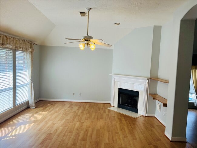 Photo - 310 Annes Way