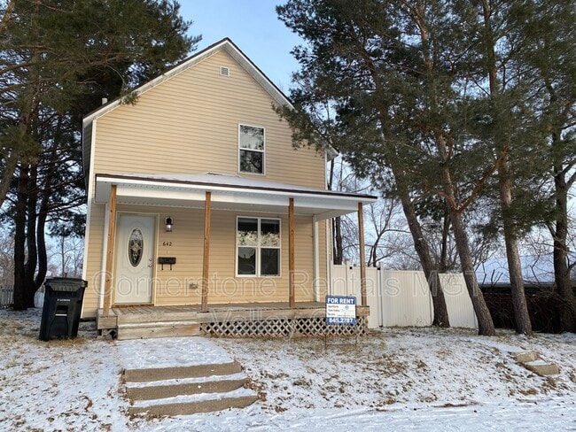 Building Photo - 642 2nd Ave NW