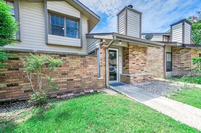 Puerta principal - 200 Pecan Dr