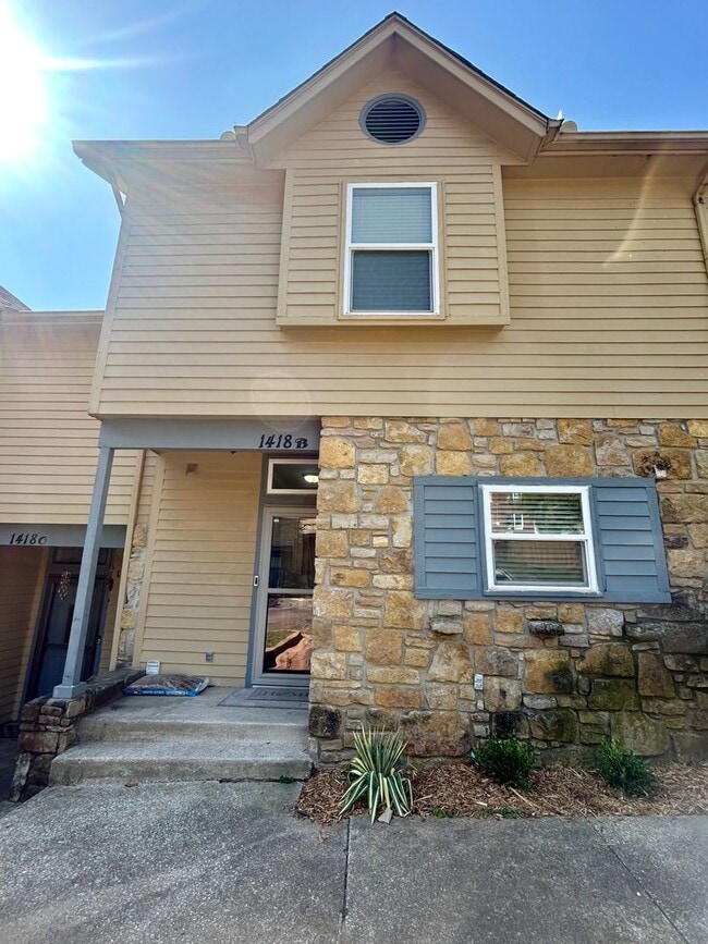 Building Photo - Fabulous townhouse in a private and quiet ...