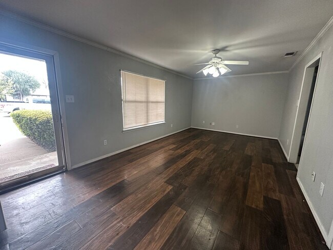 Photo - Spacious 2/1!