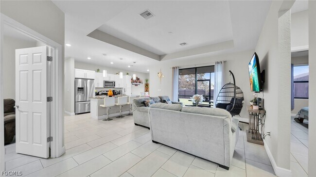 Photo - 221 Chiquita Blvd N