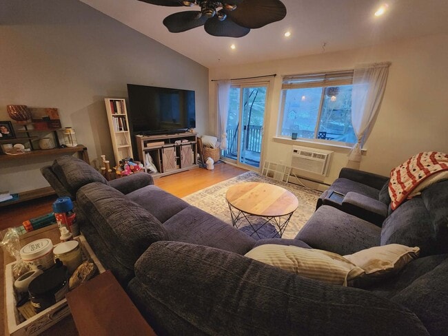 Photo - 220 Main St Unit 4L