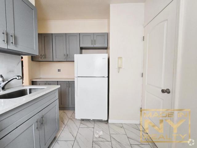 Building Photo - 2 bedroom in REGO PARK NY 11374 Unit 512 Rental