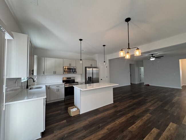 Photo - 211 Surrey Oak Ln