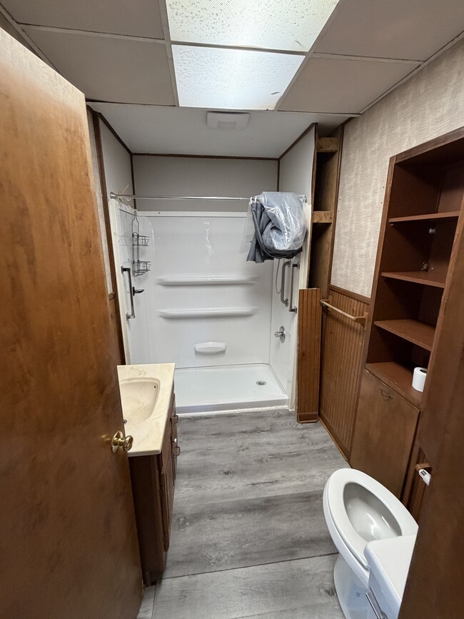 Baño - 2400 Dewitt Ave