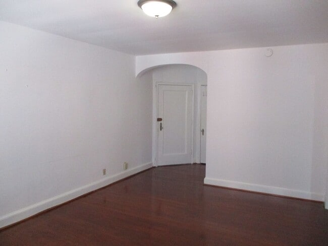 Photo - One bedroom Glover Park charmer Unidad 203